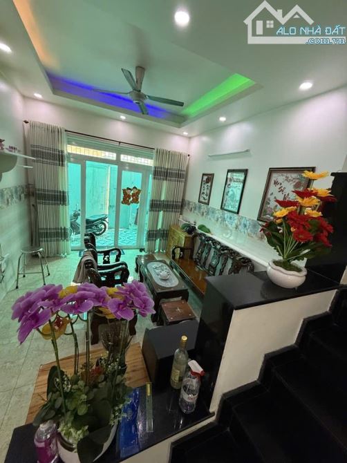 Bán nhà 58m2X4 Tầng HXH ngay Công viên Phần mềm Quang Trung 6.1 Tỷ - 6