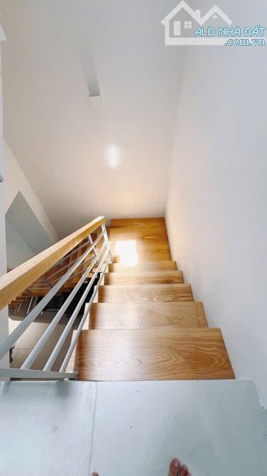 BÁN NHÀ KHU VIP ĐƯỜNG SỐ QUẬN 4 XE HƠI ĐỖ CỬA 3 TẤM DT 4*8 GIÁ 8 TỈ TL VỊ TRÍ XỊN - 8