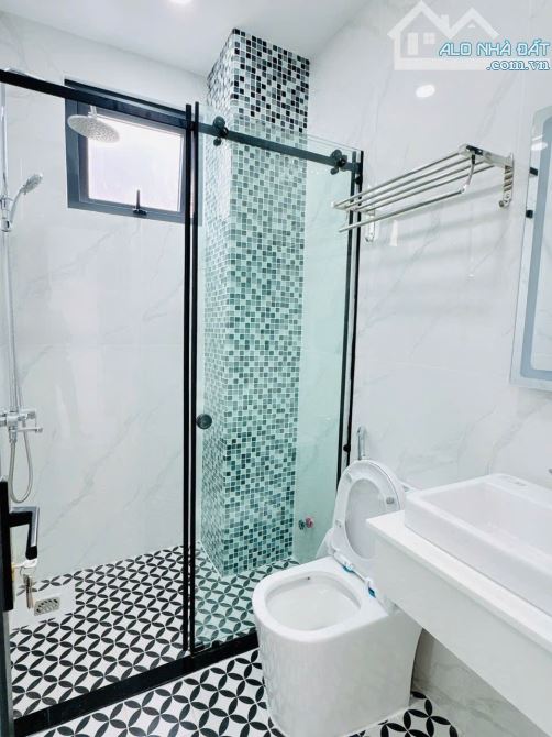 Bán căn nhà mới xây- thang máy- oto đỗ cửa 43m2, nở hậu 5.6m, 2PN  lớn + 1 pn trung bình - 8
