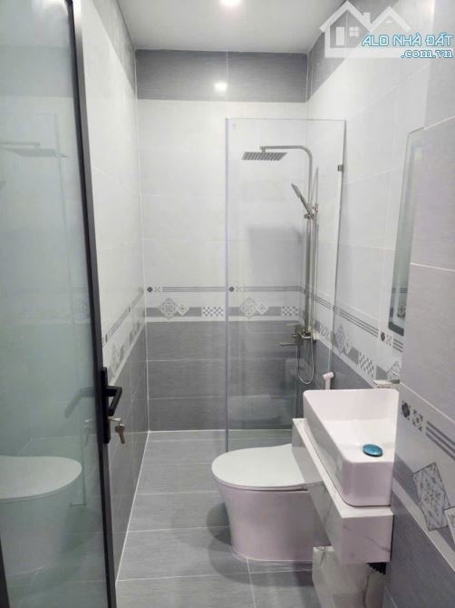 Bán nhà hẻm 6m 1942 Huỳnh Tấn Phát, NB, Dt 4 x18m, 3 lầu, ST. Giá 7,7 tỷ - 8