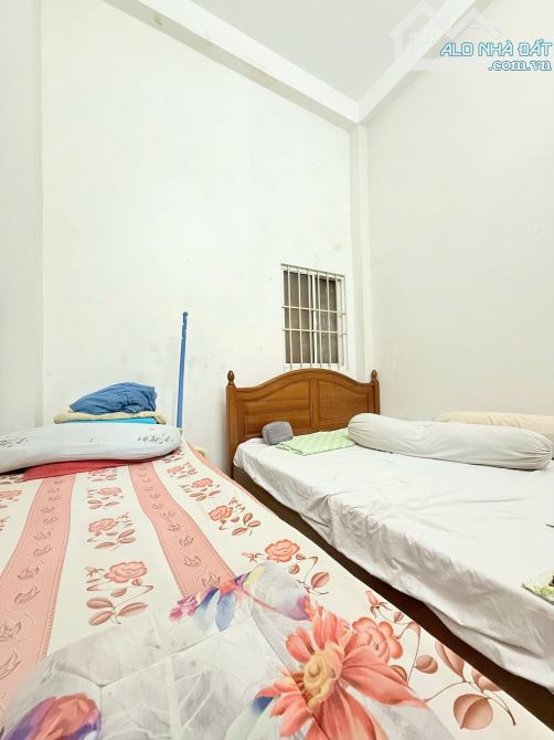 NHÀ 2 TẦNG - 81M2 NGANG HƠN 6 MÉT - HẺM NHỰA 8 MÉT Ô TÔ ĐỖ CỬA NGÀY ĐÊM - GẦN CHỢ UBND XÃ - 8