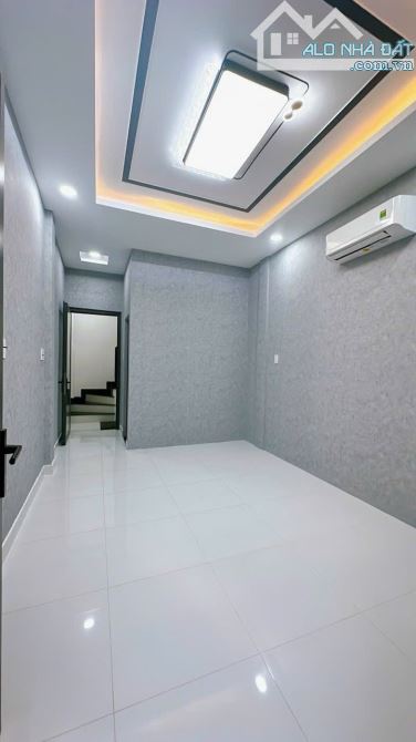 BÁN NHÀ Q4 KHU VIP ẨM THỰC 20 THƯỚC 4 TẤM HẺM 4M THÔNG GIÁ 4TỈ 890 GIÁP Q1 KHU DÂN CƯ - 8