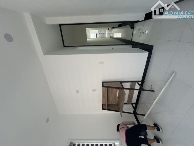 🎉🎉🎉🎉🎉   BÁN NHÀ 3 tầng k3m cách đường Huỳnh Ngọc Huệ 30m - 8