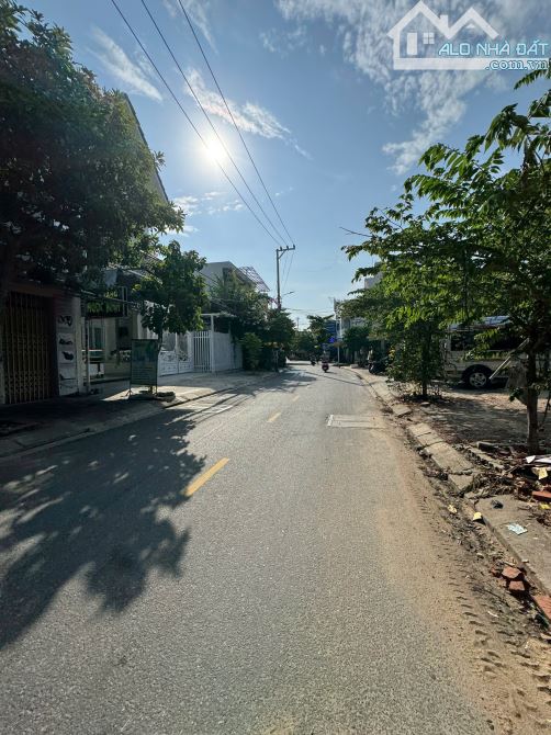 Bán đất tặng nhà 3 tầng kẹp kiệt bên hông mặt tiền đường Lê Văn Thứ ngay Chợ Mân Thái , Qu - 9
