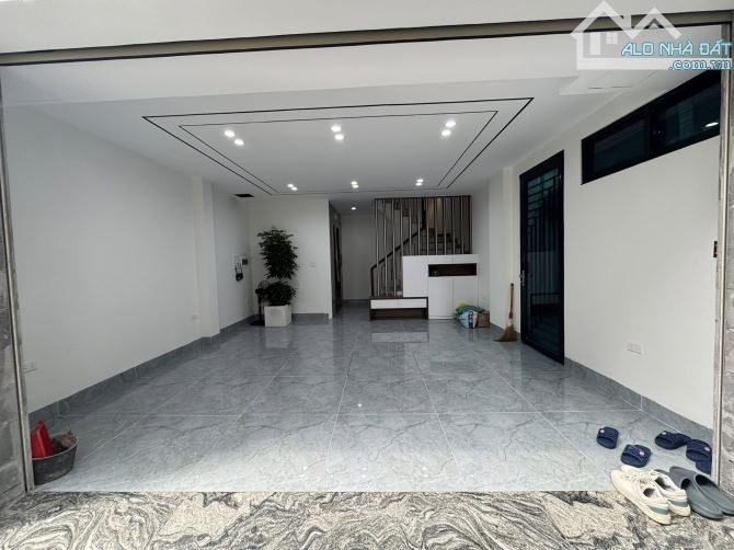 Gara ô tô 6T thang máy Phố Trạm gần cầu Vĩnh Tuy hơn 11 tỷ full nội thất ở ngay - 9