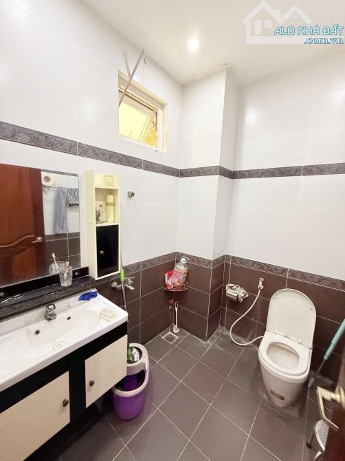 Bán nhà Tân Bình - mặt tiền - 170m2 - 4 tầng - ngang 7.3m - 9