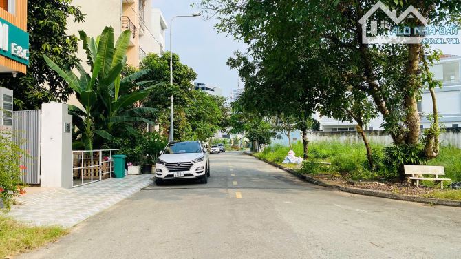 Bán đất biệt thự góc 3 mặt tiền kdc Thế Kỷ 21 mặt đường Lê Hữu Kiều Q.2 (500m²) 320 tr/m² - 9
