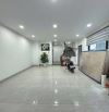 Bán nhà Hoàng Cầu, DT 50m2, MT 5m, ngõ thông oto tránh, cạnh hồ, nhà đẹp dân xây