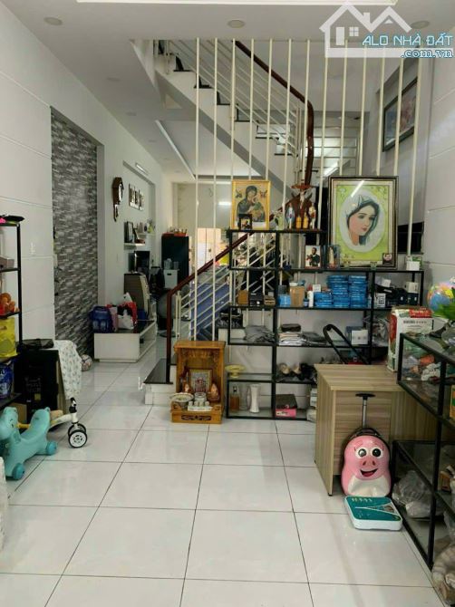 Bán nhà 1 trệt 1 lầu tđc Bửu Long, Biên Hoà. 4,2x19m . Đường 8m. Giá 4,3 tỷ TL