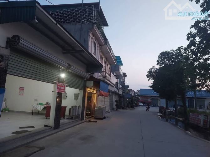🔥🔥🔥 Mảnh đất vàng trong làng Gia Thụy. Ngõ ô tô tránh, diện tích siêu hợp lý cho các bẩ