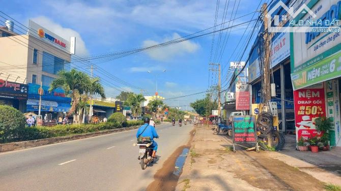 Bán Khách sạn đang kinh doanh, thu nhập khủng xã Đức Hòa Đông, Đức Hòa Long An giá 17.7 tỷ - 2