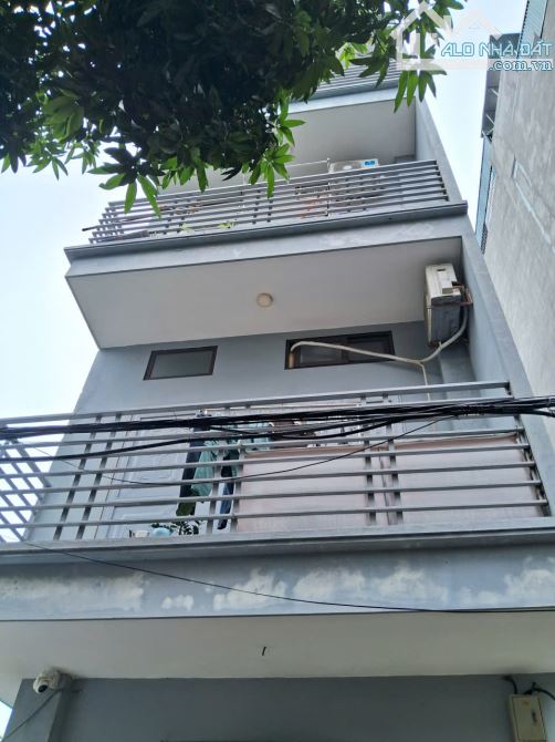 SIÊU PHẨM SAU CHỢ THẠCH BÀN – NHÀ ĐẸP, NGÕ TO, Ô TÔ TRÁNH – 7 PHÒNG NGỦ KHÉP KÍN