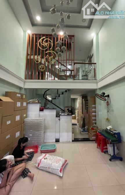 BÁN NHÀ 5 TẦNG SÁT MẶT TIỀN TRỊNH THỊ MIẾNG – GẦN CHỢ BẮP- 60M2- GIÁ CHỈ 5,3 TY TL