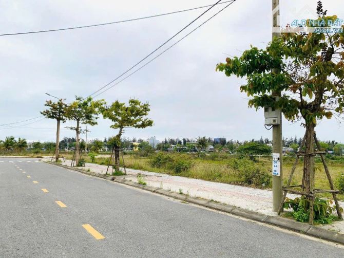 Bán cặp đất 200m sạch đẹp mặt tiền đường Đầm Sen Block B2-114 sát Sông Khu Nam Hoà Xuân