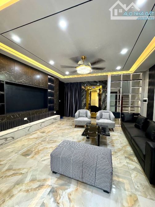 HIẾM - FULL NỘI THẤT- FULL CÔNG NĂNG- 6 TẦNG THANG MÁY- OTO ĐỖ CỬA- TRUNG TÂM GIA THỤY  Ng