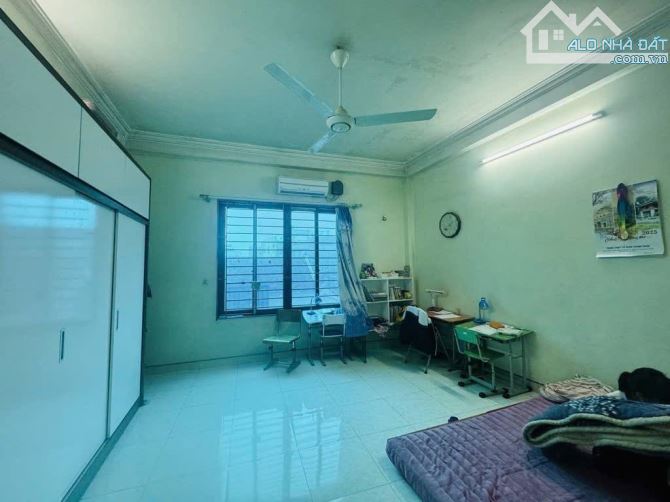 Nhỉnh 5 tỷ có nhà tổ 4 Đa Sỹ 4 tầng đủ công năng, chốt trong ngày.