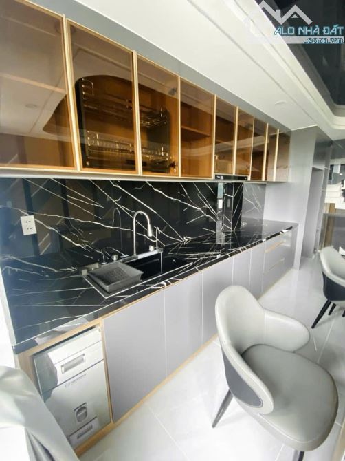 Nhà khu phân lô cao tầng -Xe hơi Đậu cửa - 6.5m x 16m - 4 tầng - An Phú Đông - Giá 7.5 tỷ