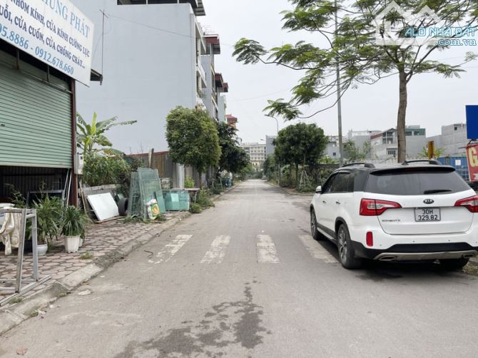 Cần bán 60m2 đất TĐC Trâu Quỳ, xã Gia Lâm. View vườn hoa, gần đường Nguyễn Mậu Tài