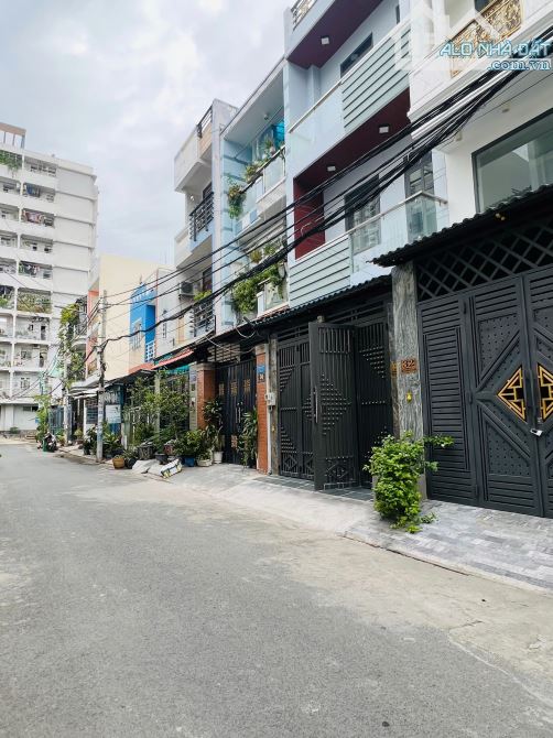 Bán đất tặng nhà cấp 4, kdc Lê Thành An Dương Vương, mặt tiền xe hơi 10, 46m2