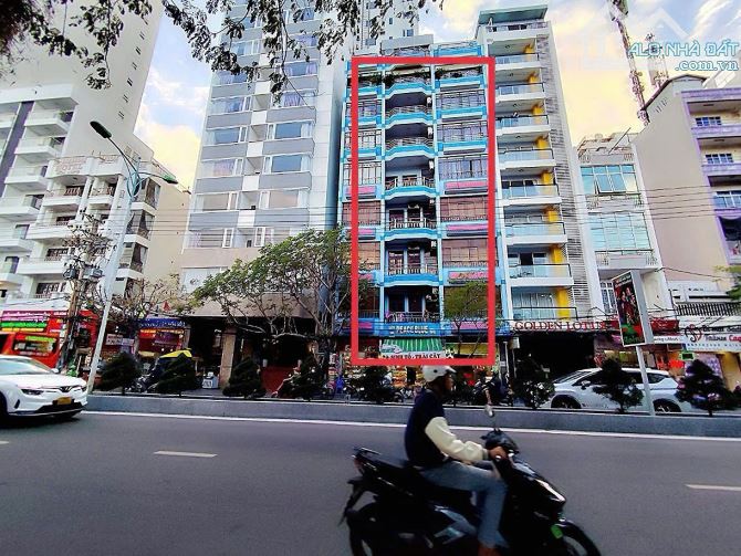 Bán khách sạn 8 tầng vị trí đẹp trên đường Trần Phú - Nha Trang, mt hơn 11m