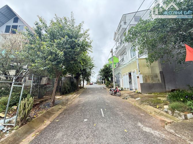 Bán Nhà Mặt Tiền Trần Anh Tông Đà Lạt Nhà Đẹp 3 Tầng 5 Phòng Ngủ Full Nội Thất Đường 8m