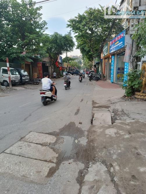 NHANH TAY Ạ ! BÁN BIỆT THỰ SÂN VƯỜN MẶT PHỐ , Q HOÀNG MAI 415M NHỈNH 50 TỶ