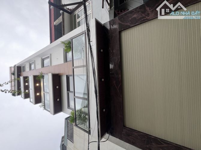 THẠCH BÀN - NHÀ Mới - ĐỘC Lập - Ô Tô - Thang máy xịn sò