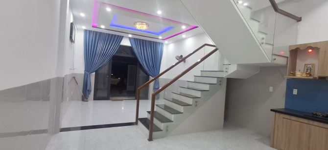 Bán nhà 3 tầng mặt tiền Hoà Minh Liên Chiểu 90m2 giá 5.5 tỷ