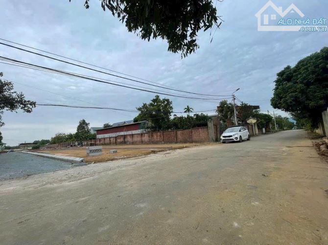 87m thôn khoang mái xã Đồng Trúc giáp công nghệ cao. Và ga metro