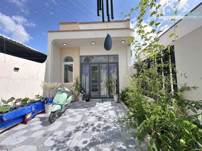 1 căn nhà nghĩ dưỡng, ven TP, SHR, 240m2, Tân Thông Hội, Giá chỉ 1 tỷ 190.