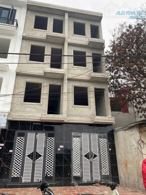 Bán nhà 4 tầng 45m2 ô tô đỗ cửa Đồng Nhân Đông La 2.6 tỷ đất ở chưa sổ