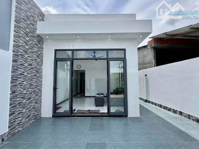 CHỦ KẸT VỐN BÁN NHANH NHÀ CẤP 4 HIỆN ĐẠI VỪA XÂY XONG CHƯA Ở