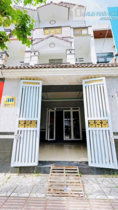 BÁN NHÀ 1 TRỆT 2 LẦU MẶT TlỀN TRẦN HOÀNG NA VỊ TRÍ ĐẸP ĐOẠN GẦN NGUYỄN VĂN CỪ
