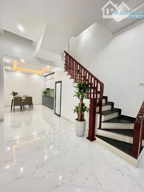 Trình Đình Cửu - nhà dân xây - lô góc - ô tô đỗ gần