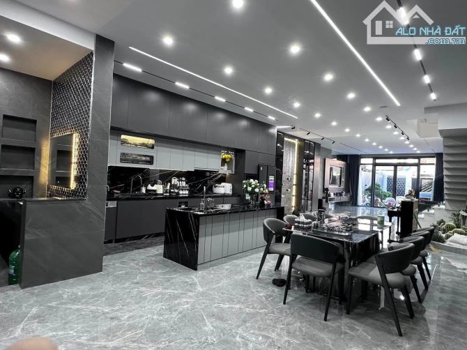 Cực phẩm! Bán Tập Thể mặt phố Nguyên Hồng, Đống Đa, sổ to 40/70, Lô góc, siêu thoáng đẹp