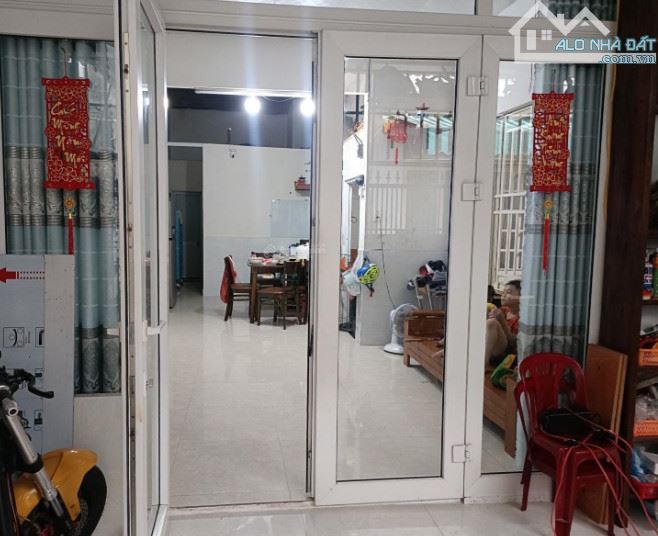 cần bán gấp nhà Nguyễn Hữu Trí, ngay TT Bến Lức, 1 tỷ 6, sổ riêng