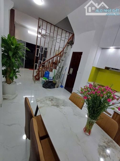 Nam Dư 38m 4 tầng 5 ngủ SĐCC 6.95 tỷ