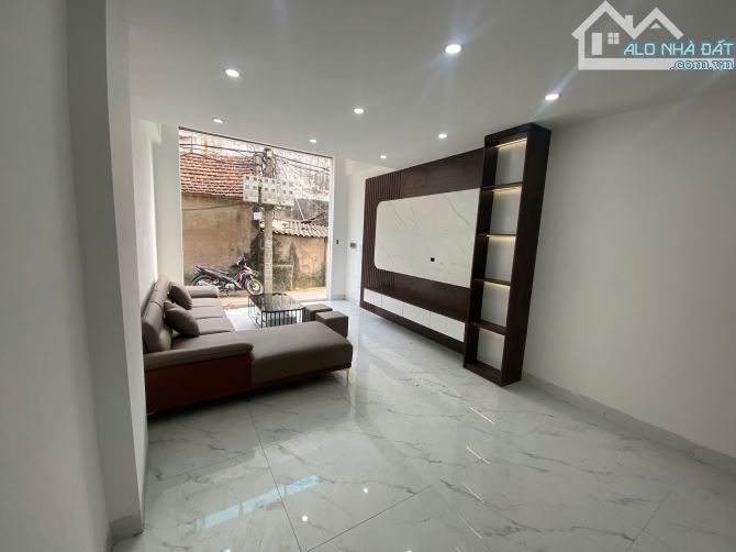 Bán nhà Sài Đồng, Long Biên, ngõ rộng đẹp, nhà mới  52m2 nhỉnh 8 tỷ