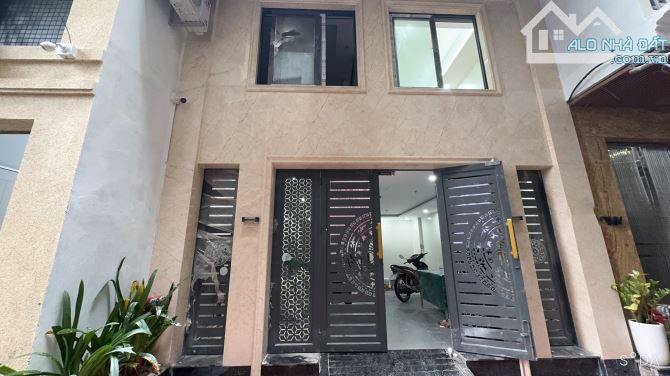 PHÚ MỸ 92M², 9 TẦNG, MT 5.6M, 33 TỶ – CCMN 30 PHÒNG FULL NỘI THẤT – DOANH THU 160TR/THÁNG