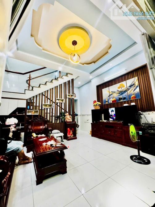 Bán Nhà 1 trêt 1 Lầu, dt 5 x 21m Sổ Hồng, Giá 2 tỷ 690tr, Ngã 3 Năm Thưởng, UBND Trảng Dài