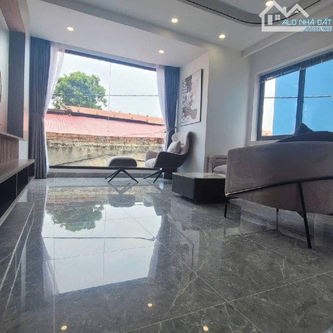 Bán nhà 6 tầng Thang máy- Sài Đồng Long o to đỗ cửa 7,85tỉ