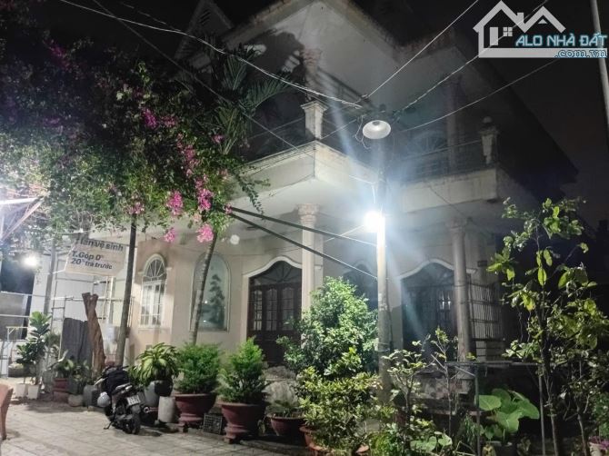 Nhà 1 trệt 1 lầu rộng rãi 201m2 đất ở ngang 10m bề thế đường 138 Tan Phú Q9