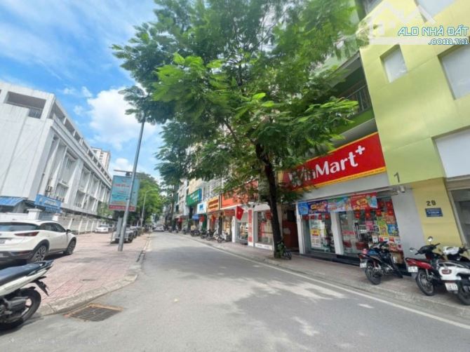 MẶT PHỐ NGỌC KHÁNH - CẠNH KHU CAO CẤP GIẢNG VÕ - LÔ GÓC 5 TẦNG THANG MÁY - KINH DOANH VIP
