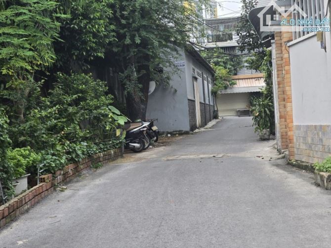Gấp bán nhà Phú Châu, Thủ Đức, dt 277m2, giá 11.3 tỷ, gần Giáo xứ Tam Hà.