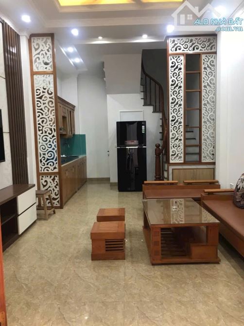 BÁN NHÀ PHỐ THẠCH BÀN LONG BIÊN NHỈNH 5 TỶ 35m 5 TẦNG MT 4m Ô TÔ KINH DOANH GẦN AEON