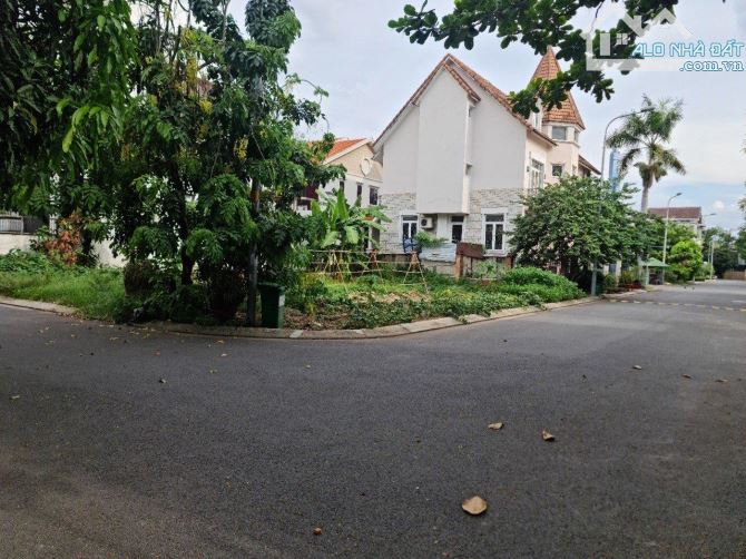 Bán lô đất Thảo Điền, 2 mặt tiền Nguyễn Văn Hưởng, gần SG, 15x21m đất, sổ hồng