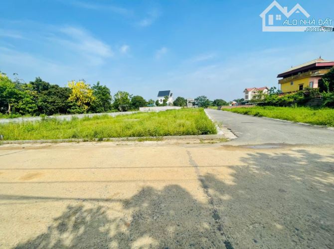 🌟 LÔ GÓC 80m² – TRỤC CHÍNH ĐỒI PHE 🌟 	•	Vị trí đắc địa: sát khu quy hoạch của Vingroup