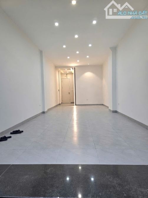 ĐỐNG ĐA_MẶT PHỐ ĐÔNG CÁC_KD_THANG MÁY NHẬP KHẨU_NHÀ MỚI_DT61_5T_MT3.9_GIÁ 29.1 TỶ