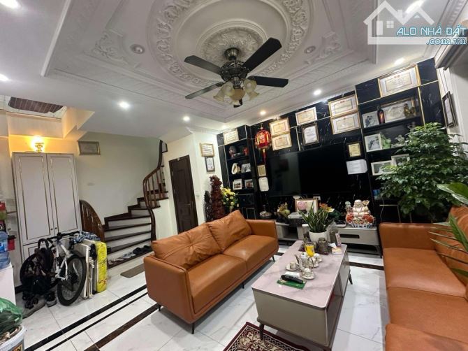 Siêu phẩm,sài đồng long biên,oto tơi cửa,full nội thất