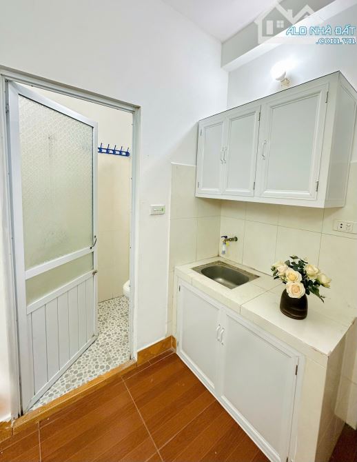 Cho Thuê CCMN 81 Trung Kính Cầu Giấy 25m2 Cửa Sổ Ban Công Thang Bộ Full Đồ Trống 16 Phòng